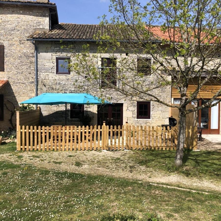 Blacksmiths Cottage In Blanzay - 3 Beds מראה חיצוני תמונה