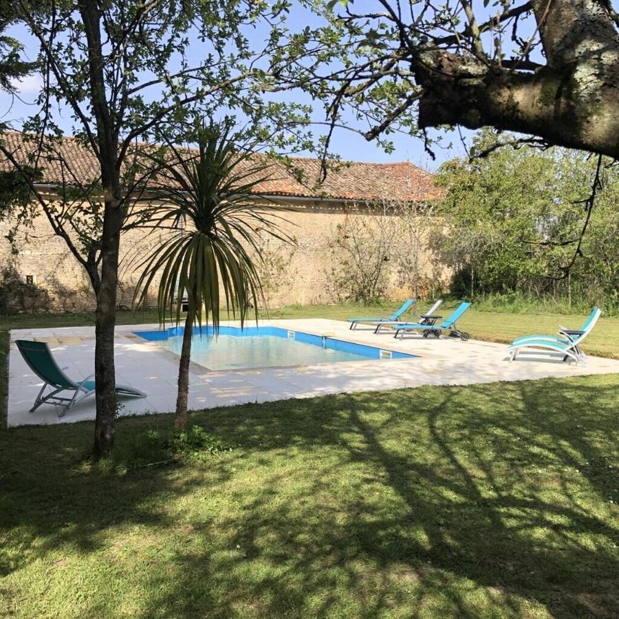 Blacksmiths Cottage In Blanzay - 3 Beds מראה חיצוני תמונה