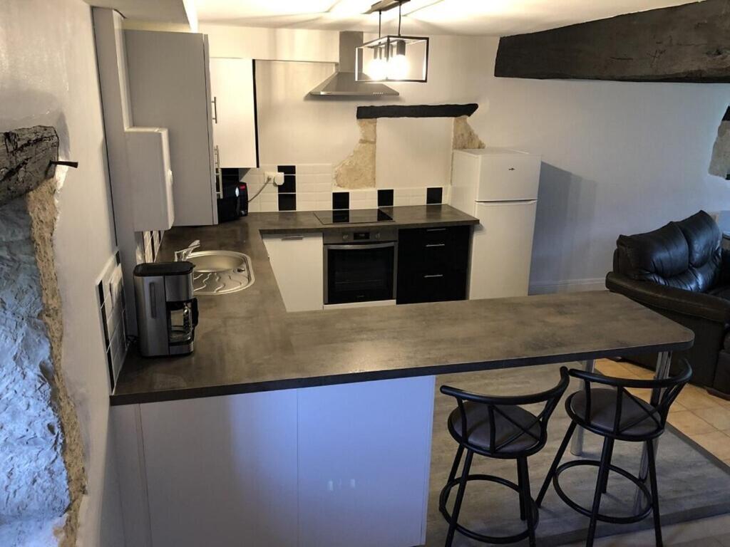 Blacksmiths Cottage In Blanzay - 3 Beds מראה חיצוני תמונה