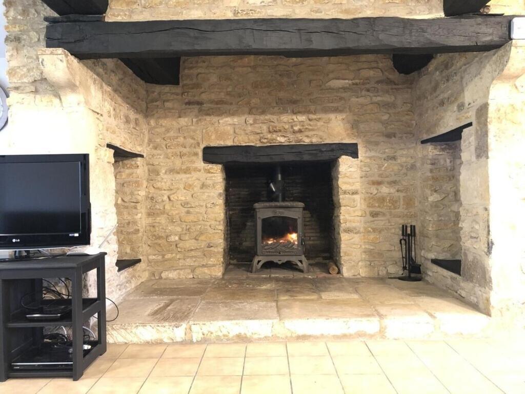 Blacksmiths Cottage In Blanzay - 3 Beds מראה חיצוני תמונה