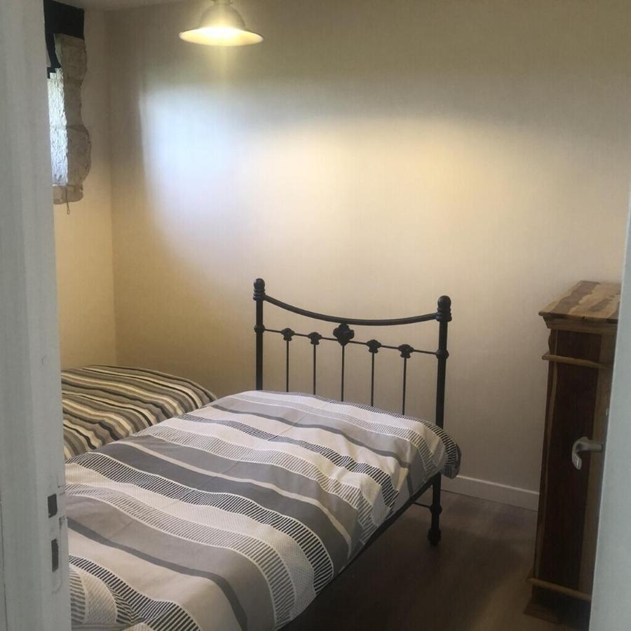 Blacksmiths Cottage In Blanzay - 3 Beds מראה חיצוני תמונה