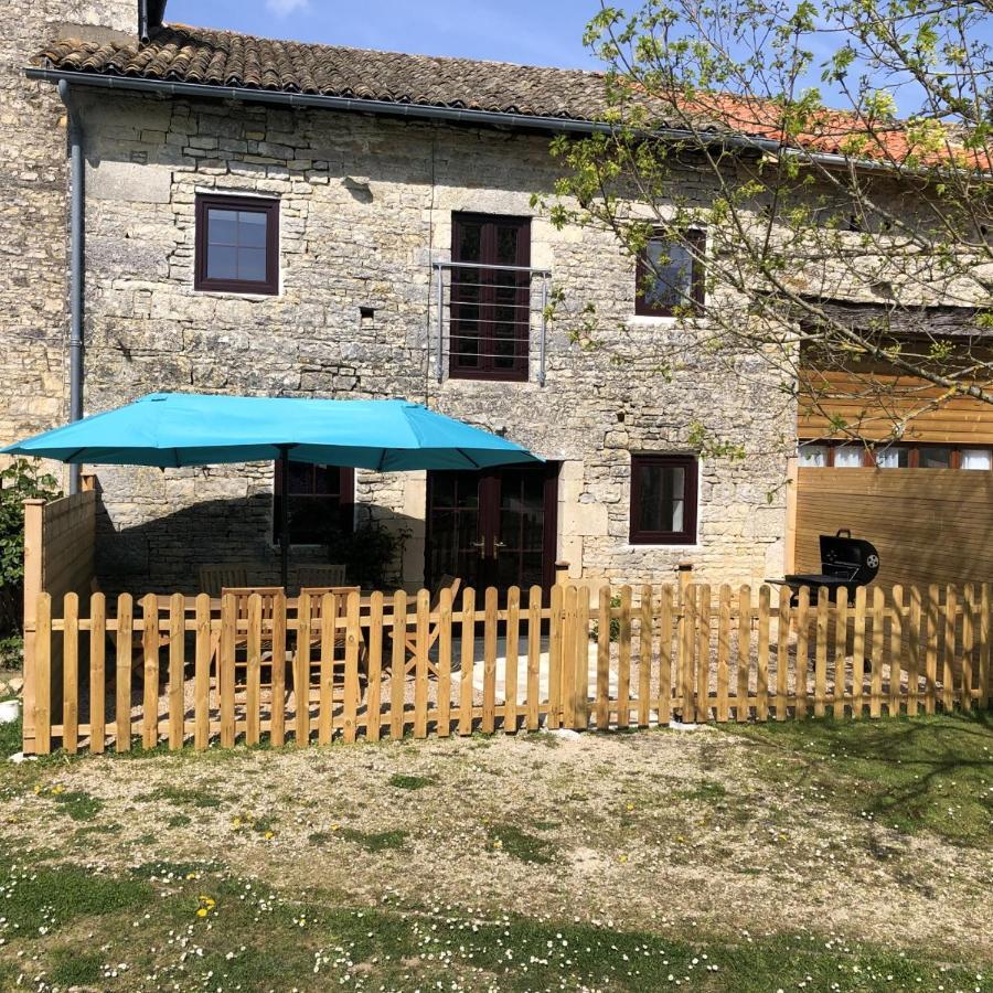 Blacksmiths Cottage In Blanzay - 3 Beds מראה חיצוני תמונה